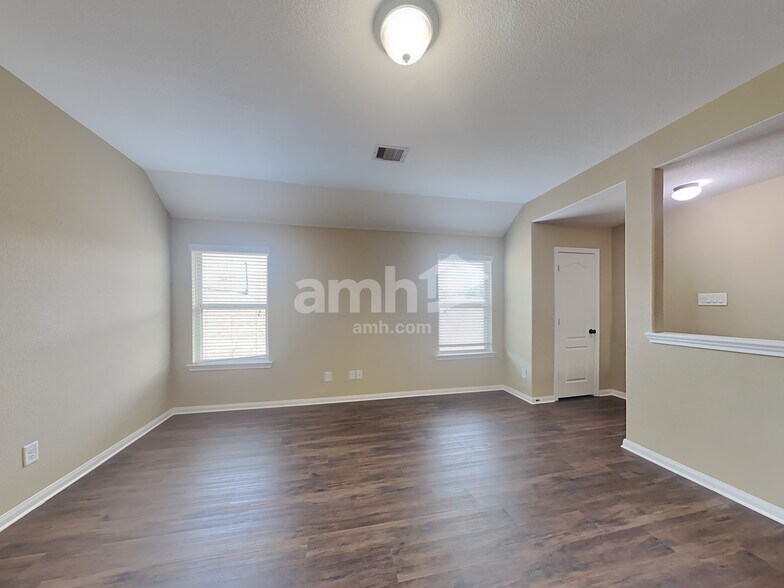 Building Photo - 6815 Hunters Way Ln