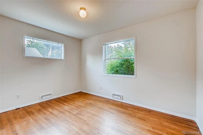 Building Photo - 1255 S Grape St