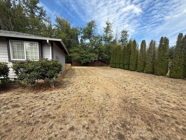 Building Photo - Puyallup 2 PLUS bedroom, 2 bath Large dupl...