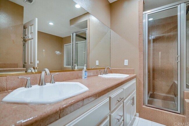 Building Photo - 7380 Live Oak Dr