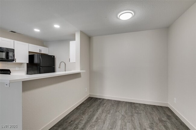 Building Photo - 2200 S Fort Apache Rd