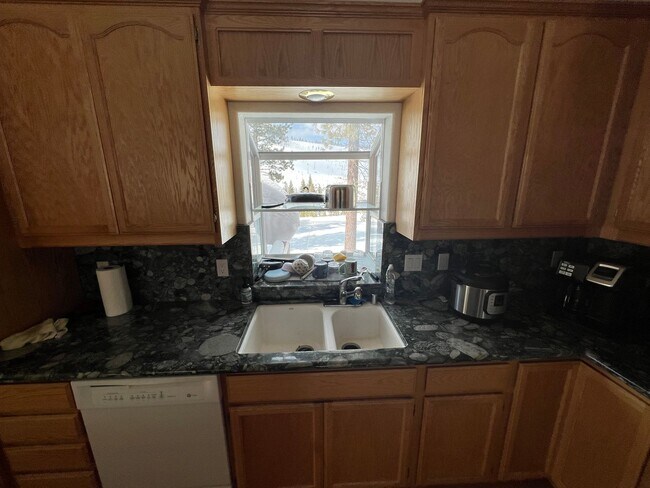 Building Photo - Beautiful Angora Ridge Views - Lovely Spacious Home