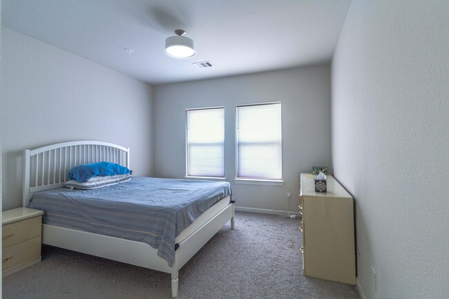 Building Photo - 3623 Carlsbad Way