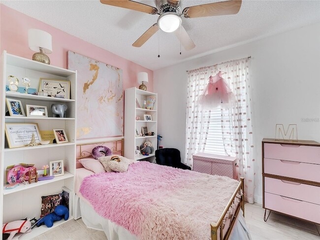 Building Photo - 4754 Lake Shore Dr