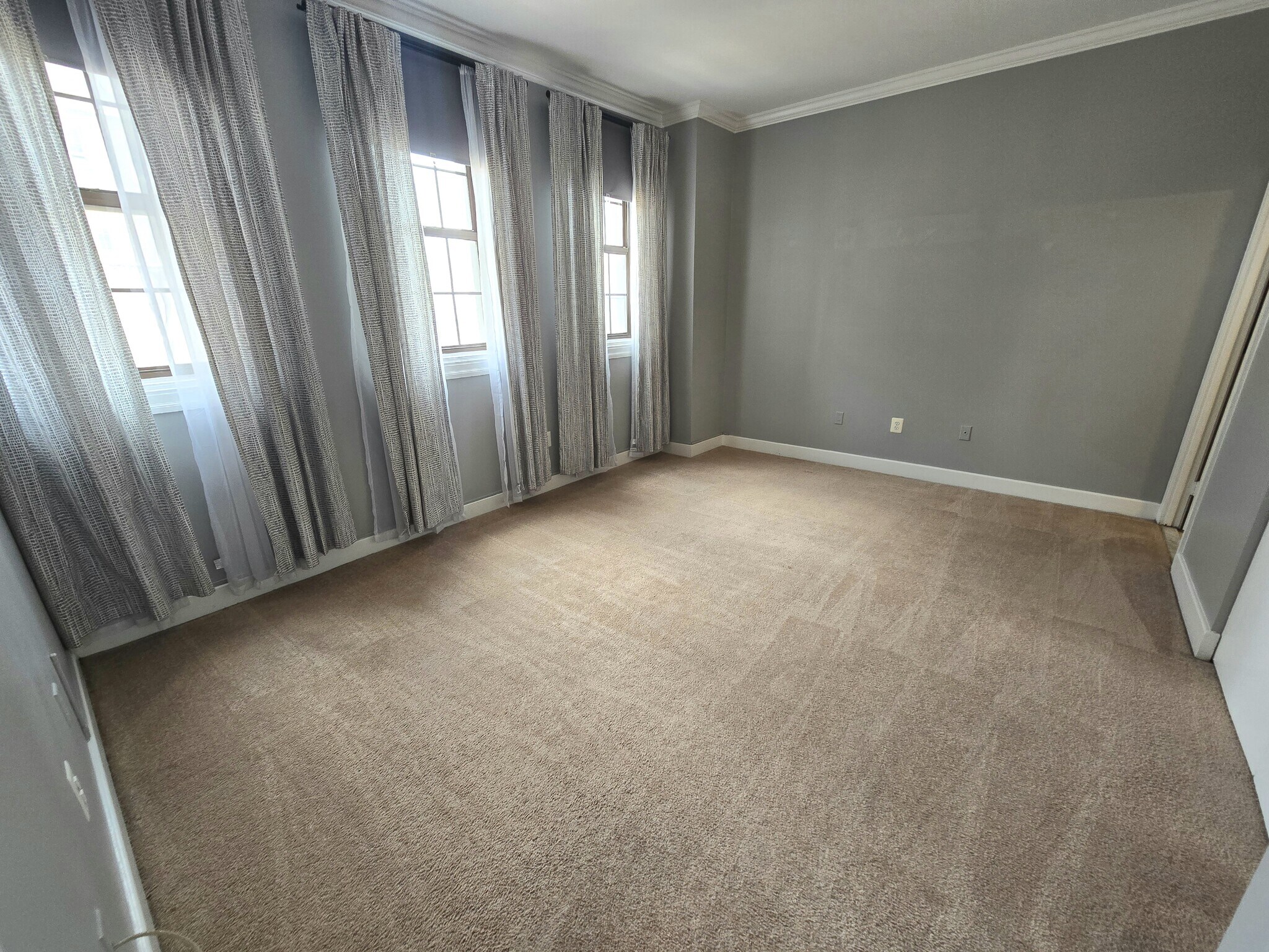 Building Photo - 1 E Chase St