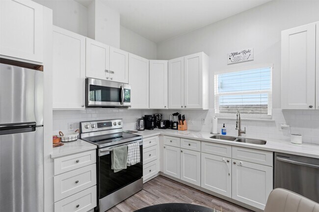 Building Photo - 2620 Delafield St