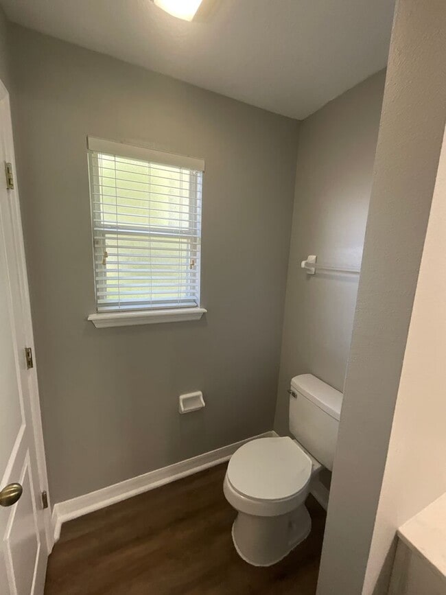 Building Photo - Two Story Town House