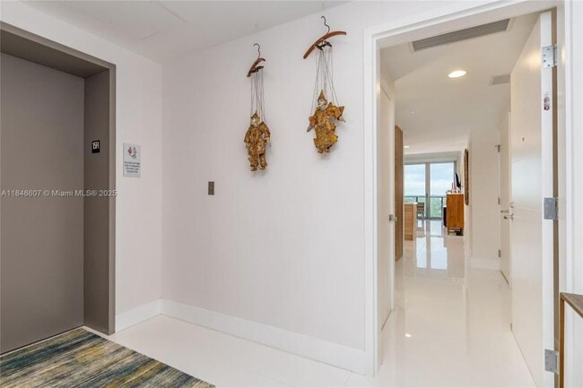 Building Photo - 2 bedroom in North Miami Beach FL 33160
