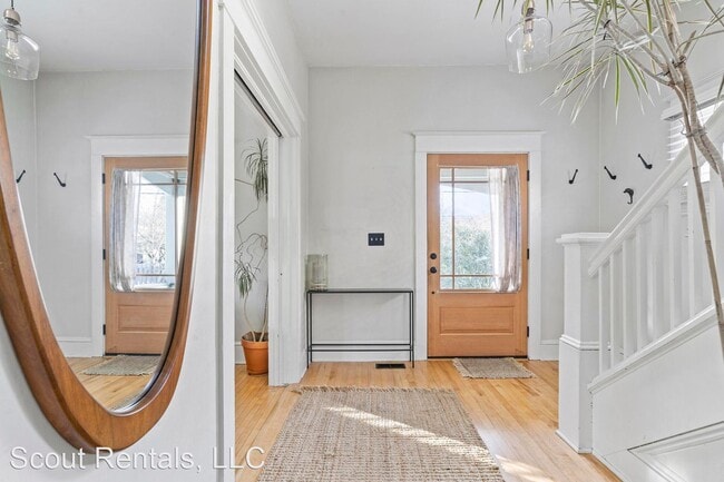 Building Photo - 3 br, 1.5 bath House - 4936 NE Rodney Ave