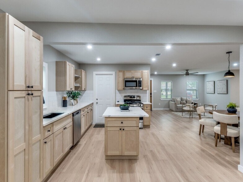 Building Photo - 3160 Bannon Dr