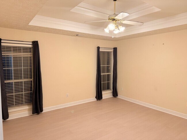 Building Photo - 1360 Avalon Dr