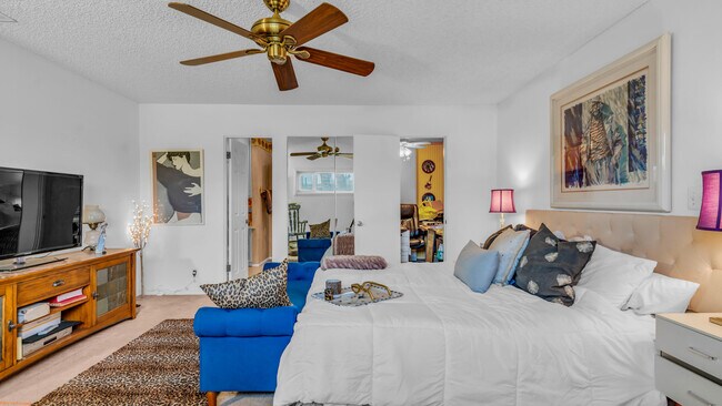 Building Photo - 46555 Cameo Palm Dr