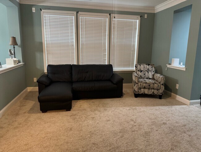 Building Photo - 512 War Admiral Ct