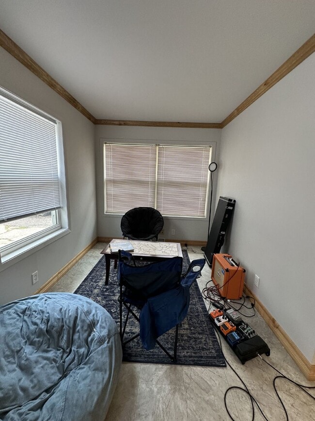 Building Photo - Exciting 3 Bed 1 Bath close to UWEC!