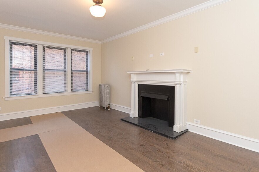 Building Photo - 1360 E 52nd St