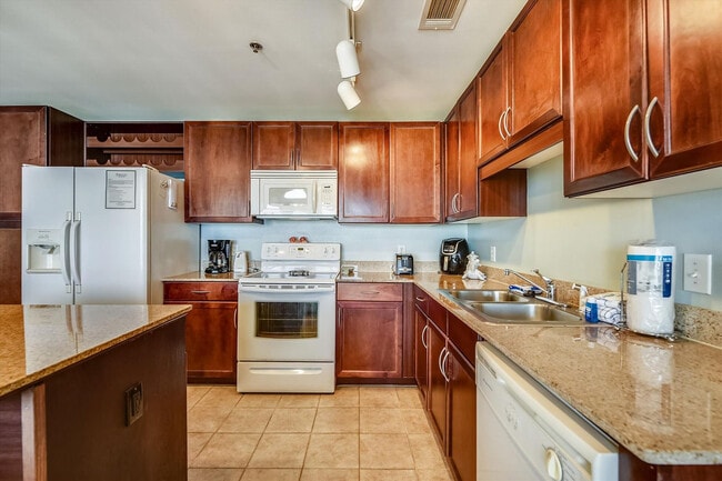 Building Photo - 9860 S Thomas Dr