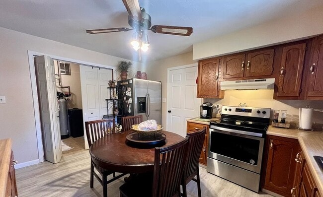 Building Photo - 806 S Walnut St