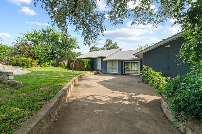 Building Photo - 2505 Wilke Dr