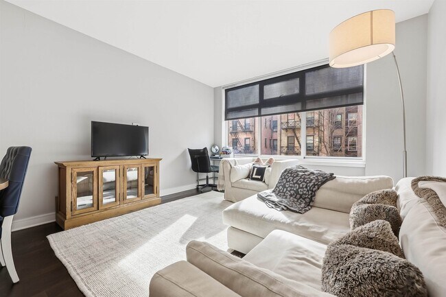 Building Photo - 1450 Washington St