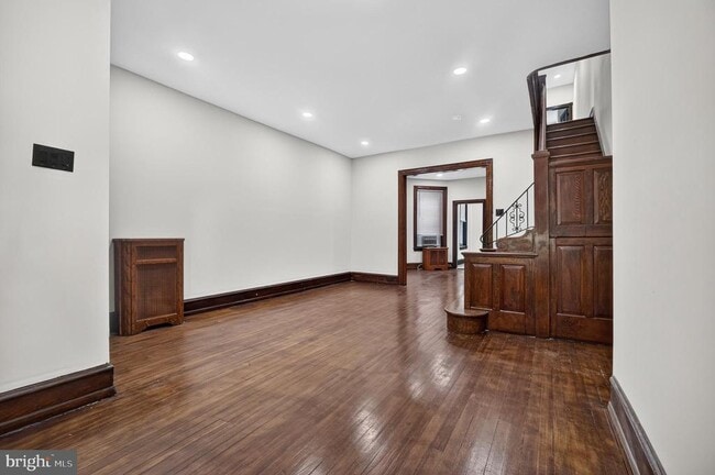 Building Photo - 5452 Catharine St