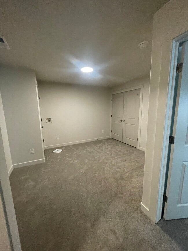 Building Photo - 144 E 1760 N