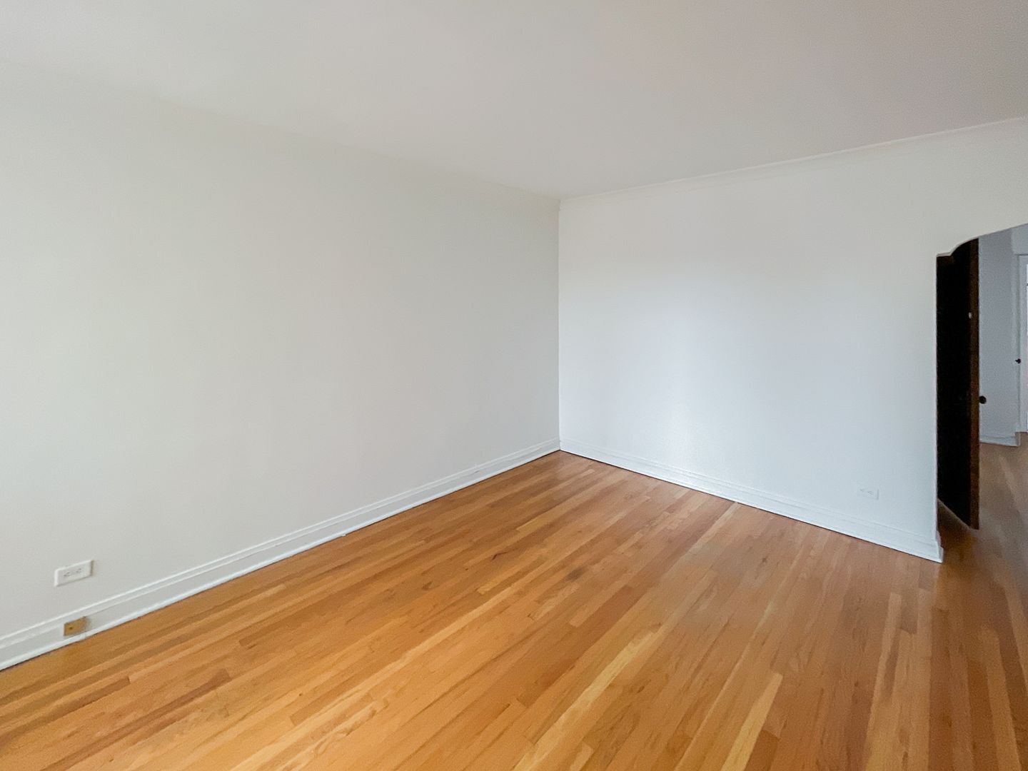 Building Photo - 2540 W Summerdale Ave