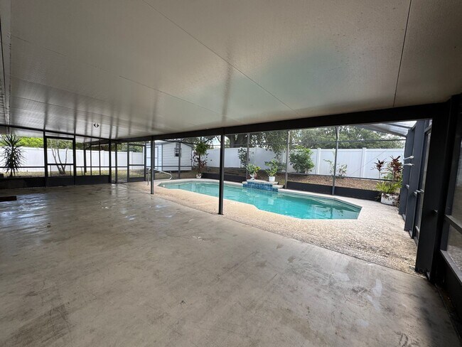 Building Photo - Meadow Woods Pool Home