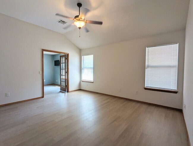 Building Photo - 5516 SE 81st St