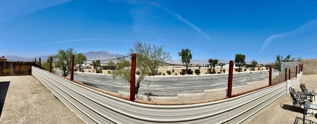 Building Photo - 13697 Mountain Top Dr
