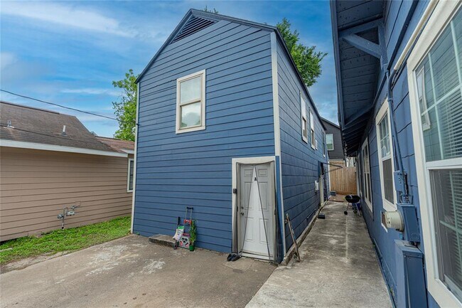 Building Photo - 4206 Walker St