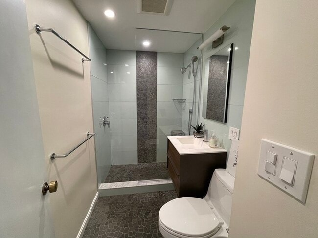 Building Photo - 32 Winchester St