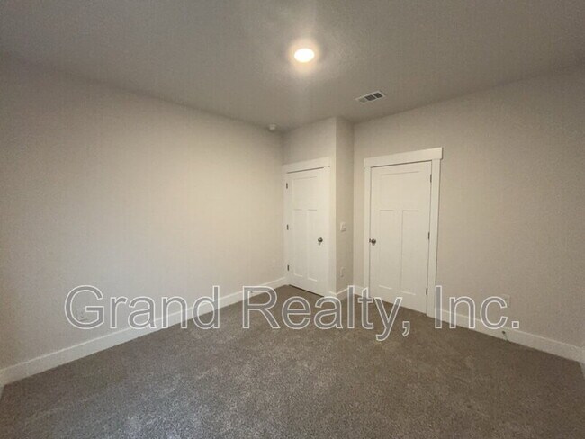 Building Photo - 5823 Sargassum Ln