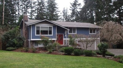 Building Photo - 3 Bedroom + Bonus, 2.5 Bathroom Gig Harbor...