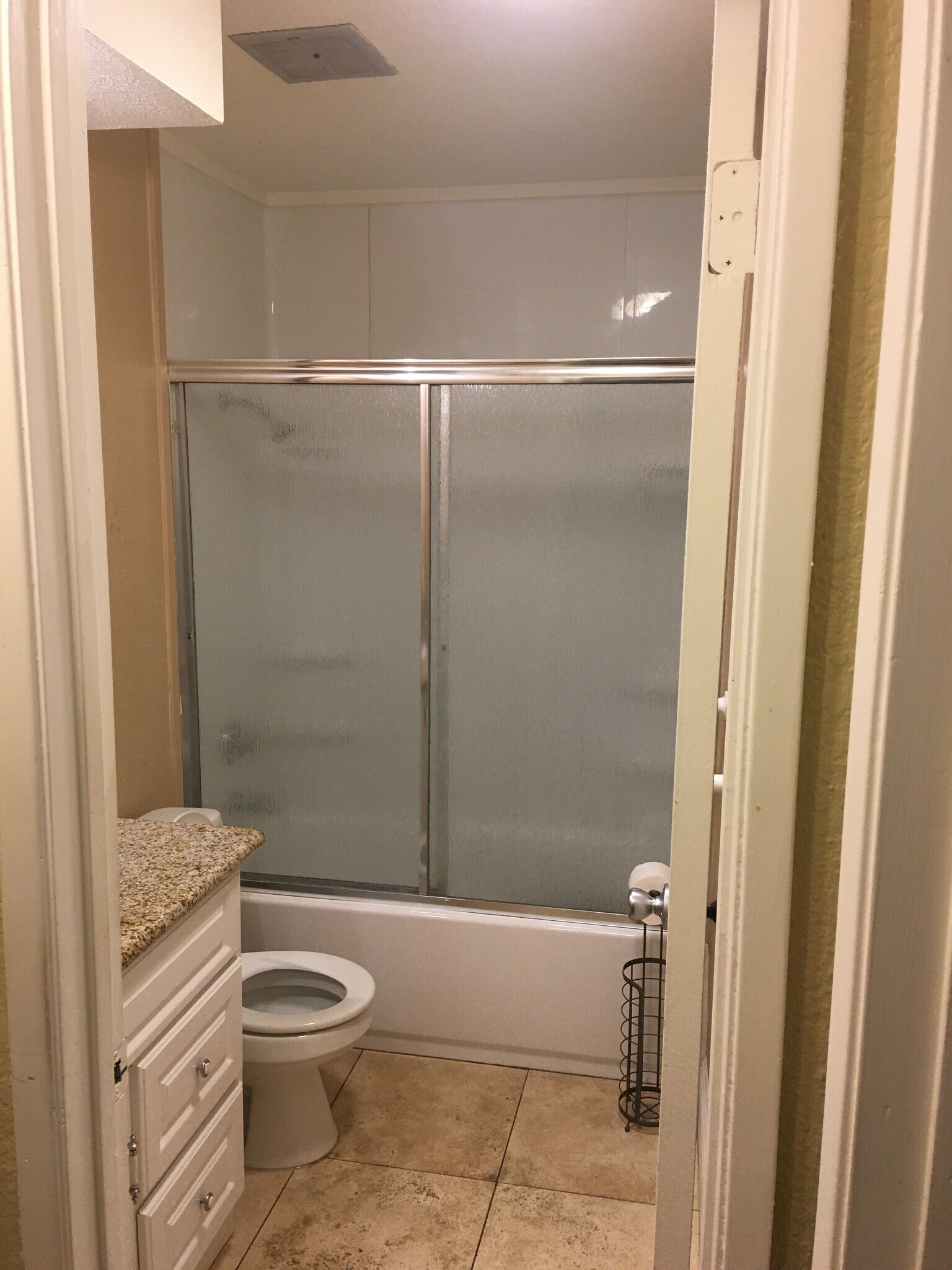 bathroom - 616 Veteran Ave