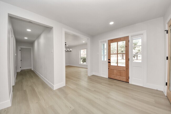 Building Photo - 26206 Maplewood Dr