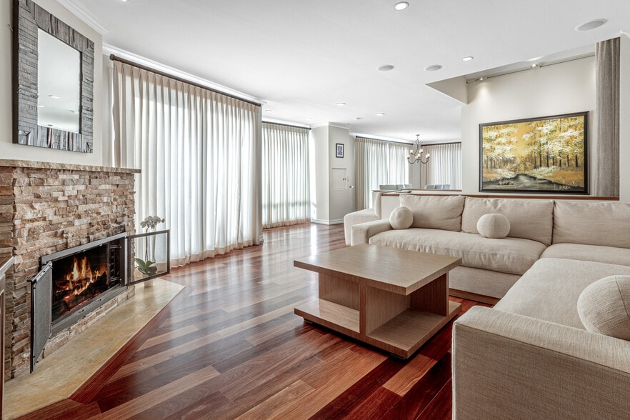 Building Photo - 318 26th St