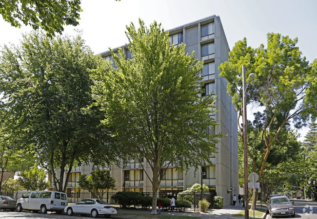 Building Photo - Sierra Vista Apartments