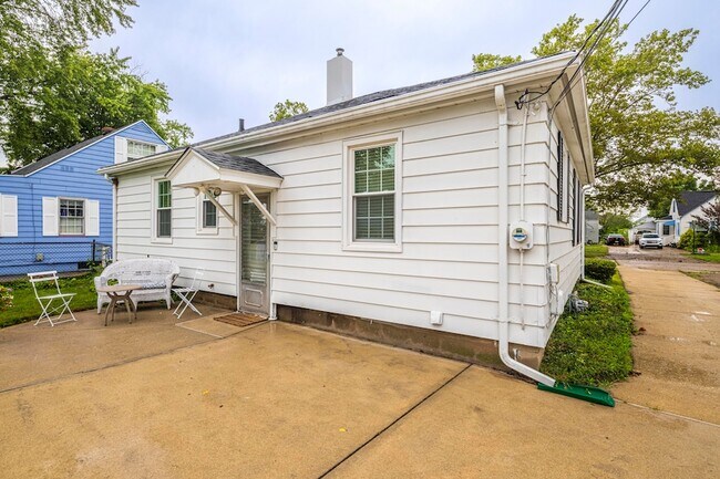 Building Photo - 1214 Mohawk Ln