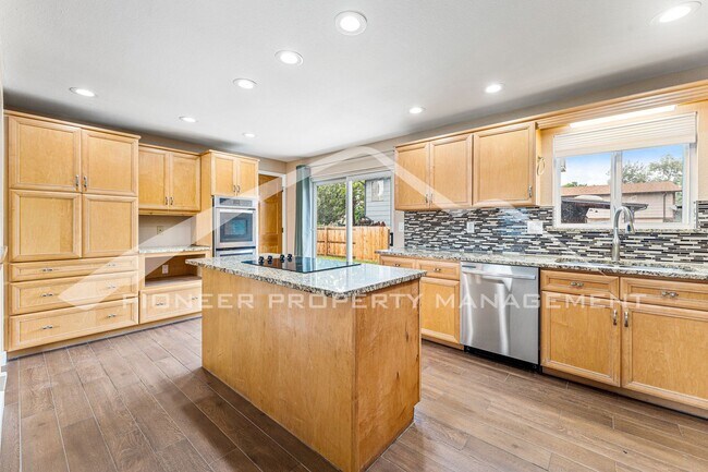 Building Photo - 5063 W 70th Pl