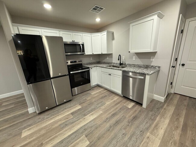 Building Photo - BRAND NEW BUILD: 3 BEDROOM/ 2 BATHROOM HOUSE IN CARTERVILLE MO WITH 2 CAR GARAGE!!!