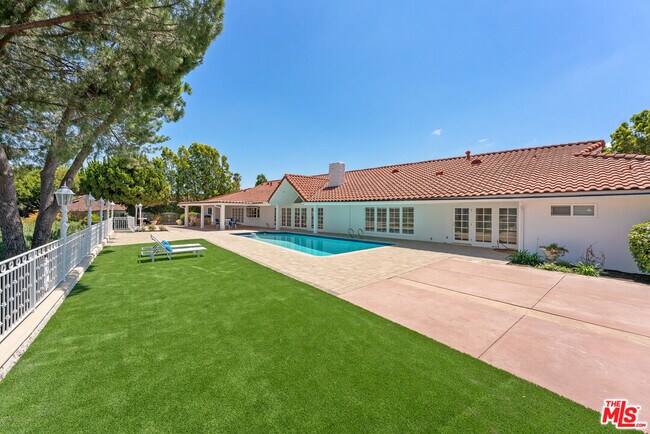Building Photo - 4159 Regal Oak Dr