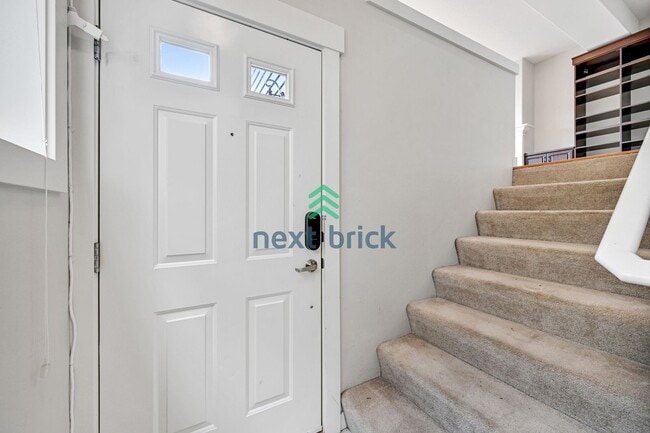 Building Photo - 3 BED & 3.5 BATH FOR RENT