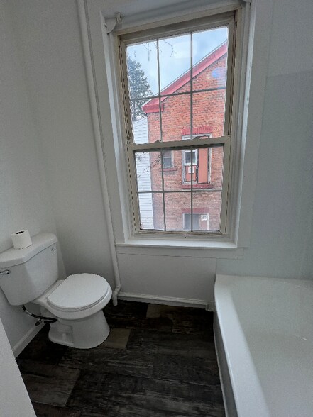 Building Photo - 37 Harmony St