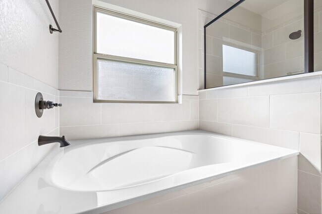 Building Photo - 602 Dred Roger Circle