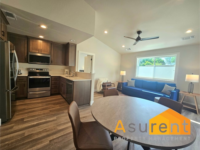 Building Photo - Beautiful fully furnished, single level 3 ...