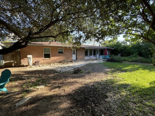 Building Photo - 403 Marquis Ln