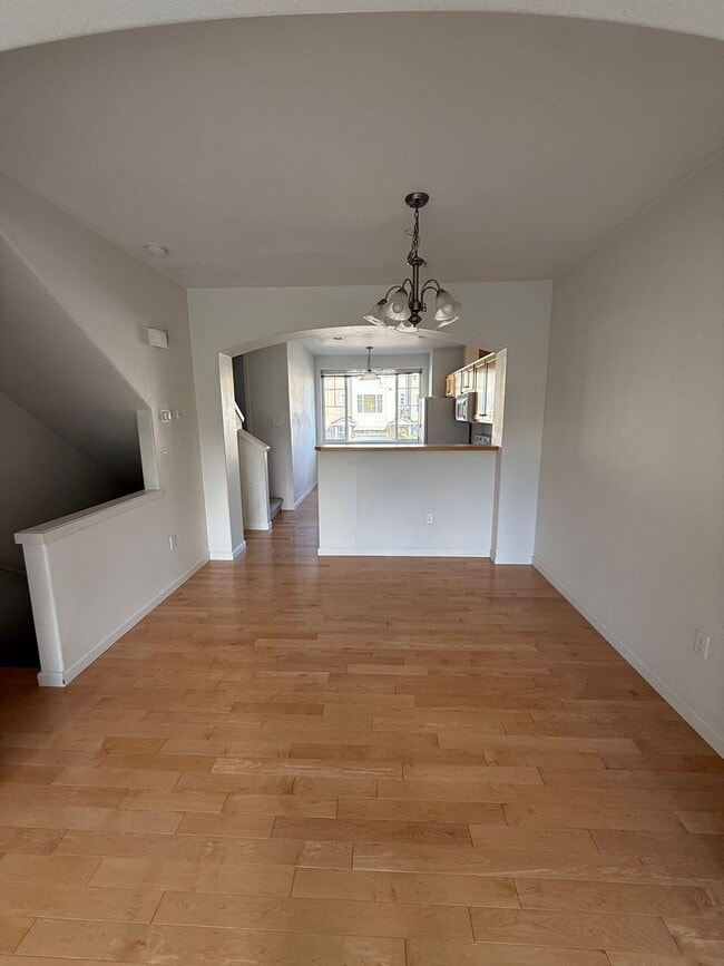 Building Photo - Spacious Beaverton Living – Prime Location...