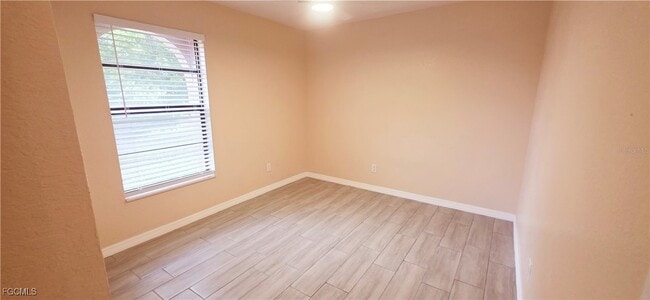 Building Photo - 930 SW 34th St