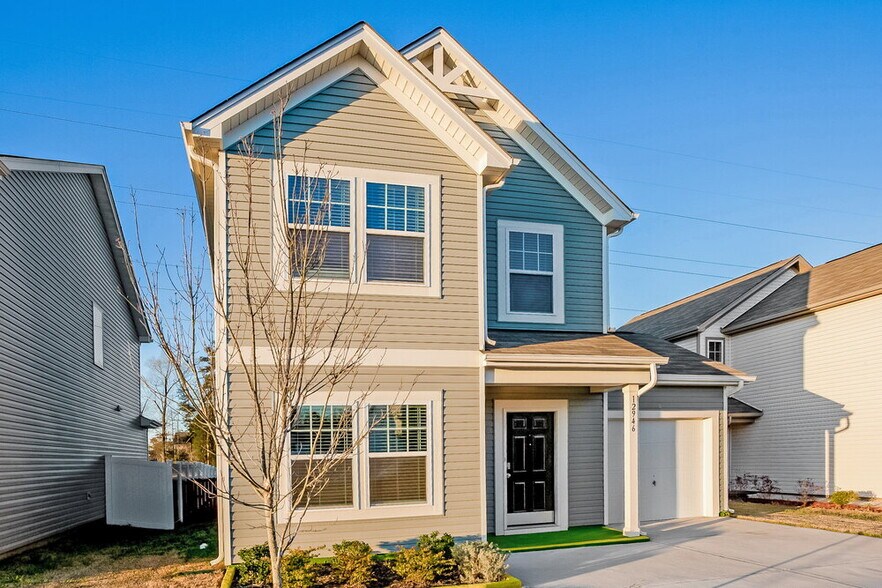 Building Photo - 12946 Hill Pine Rd