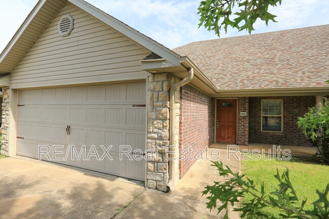 Building Photo - 3600 SW Deerfield Blvd